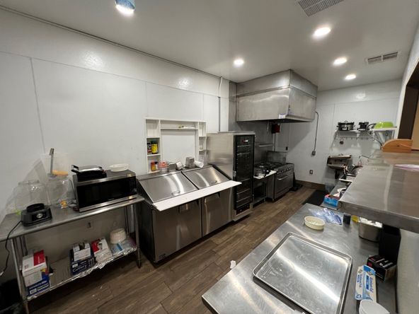 Turn Key Bar & Apartment in Riverdale, CA: 5020 19 1/2 Ave, Riverdale, CA 93656